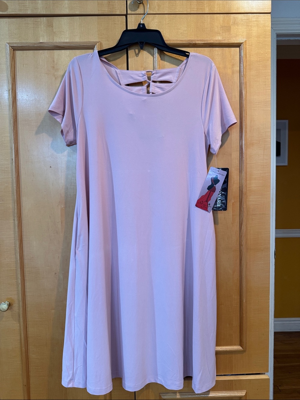 Light Pink Short-Sleeve Swing Dress with Back Cutout Nina Leonard🍀🍀